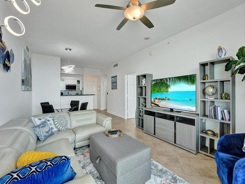 For Sale: $750,000 (2 beds, 2 baths, 1206 Square Feet)