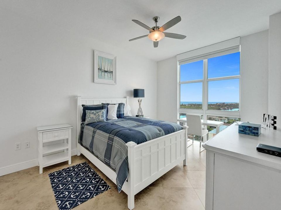 For Sale: $750,000 (2 beds, 2 baths, 1206 Square Feet)