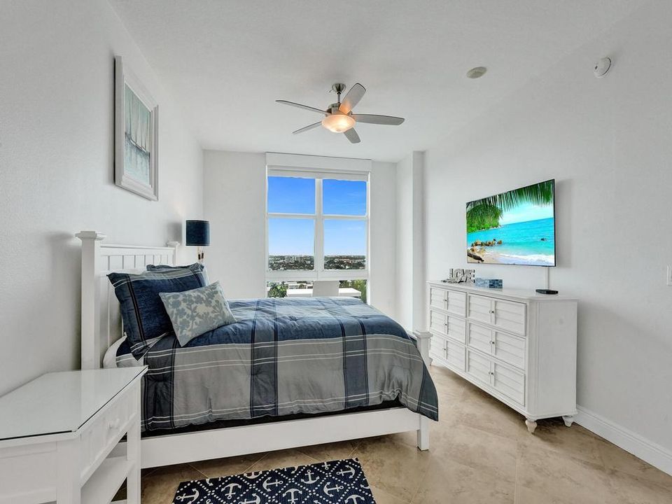 For Sale: $750,000 (2 beds, 2 baths, 1206 Square Feet)