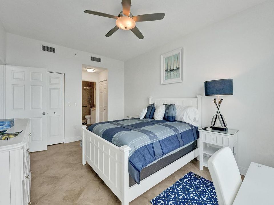 For Sale: $750,000 (2 beds, 2 baths, 1206 Square Feet)