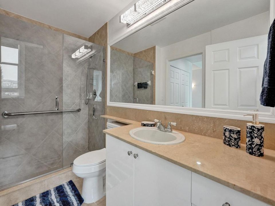 For Sale: $750,000 (2 beds, 2 baths, 1206 Square Feet)