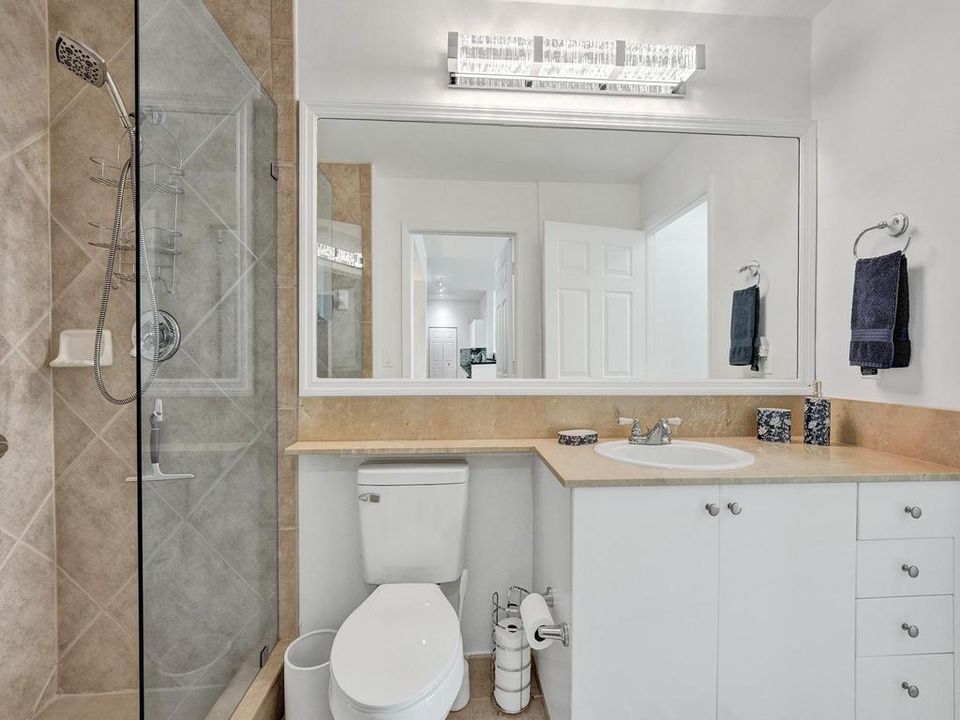 For Sale: $750,000 (2 beds, 2 baths, 1206 Square Feet)