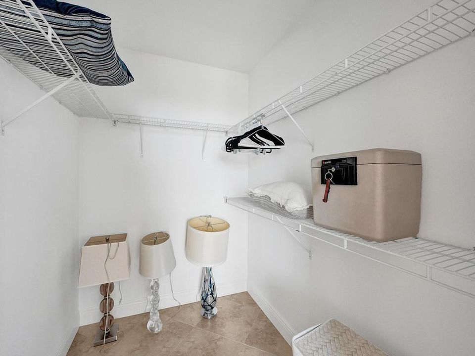 For Sale: $750,000 (2 beds, 2 baths, 1206 Square Feet)