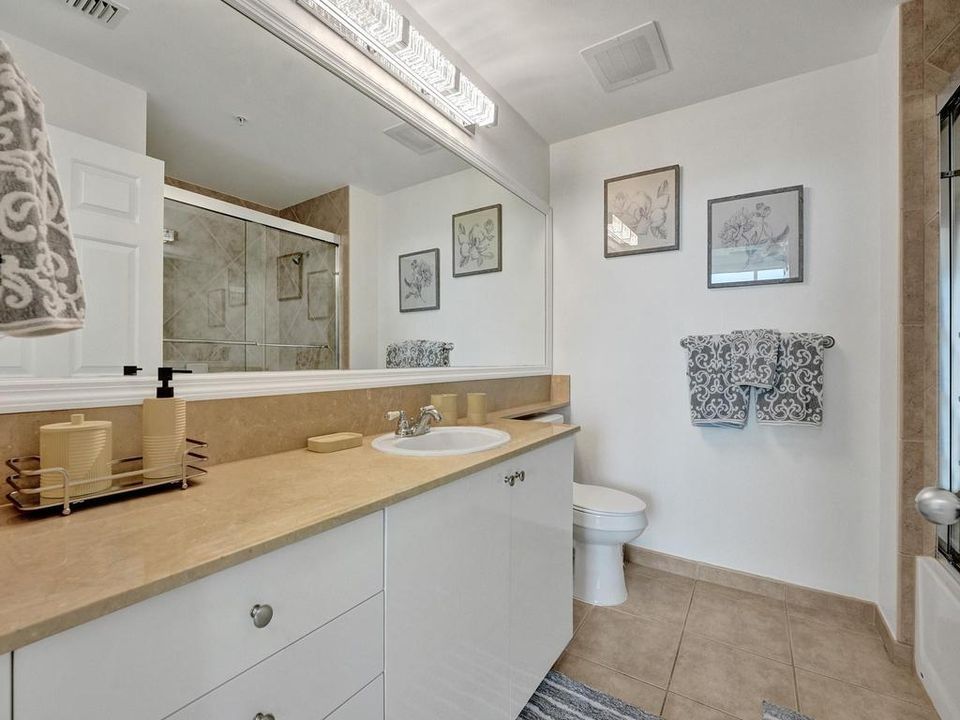 For Sale: $750,000 (2 beds, 2 baths, 1206 Square Feet)