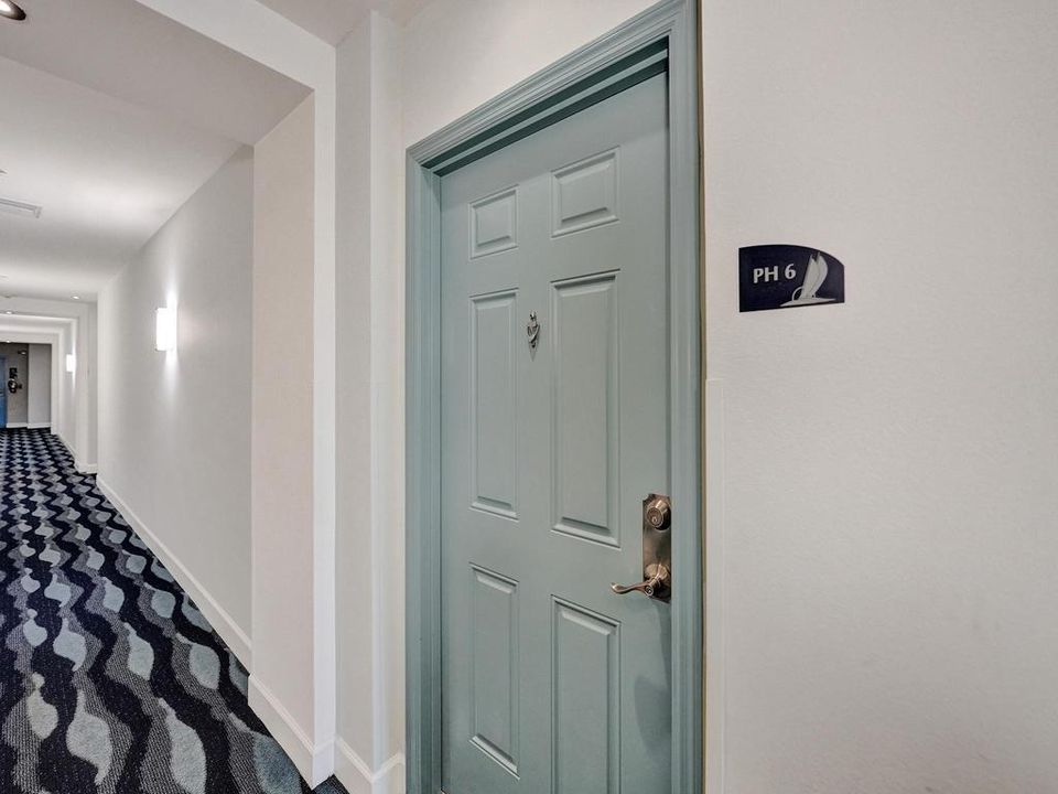 For Sale: $750,000 (2 beds, 2 baths, 1206 Square Feet)