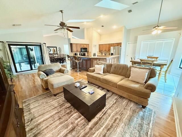 For Rent: $6,500 (4 beds, 2 baths, 2490 Square Feet)