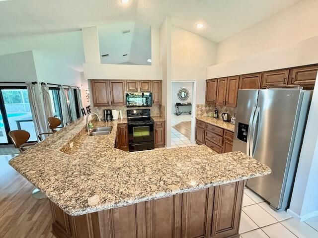 For Rent: $6,500 (4 beds, 2 baths, 2490 Square Feet)