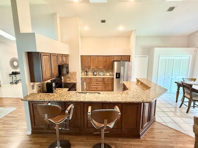 For Rent: $6,500 (4 beds, 2 baths, 2490 Square Feet)