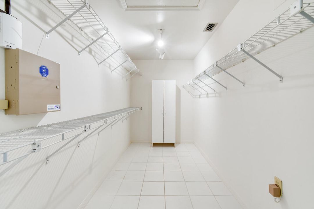 待售: $399,000 (3 贝兹, 2 浴室, 2591 平方英尺)