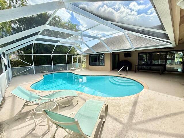 For Rent: $6,500 (4 beds, 2 baths, 2490 Square Feet)