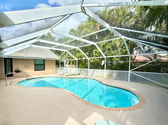 For Rent: $6,500 (4 beds, 2 baths, 2490 Square Feet)