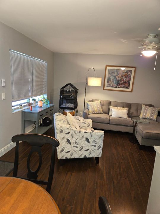 For Sale: $115,000 (2 beds, 1 baths, 798 Square Feet)