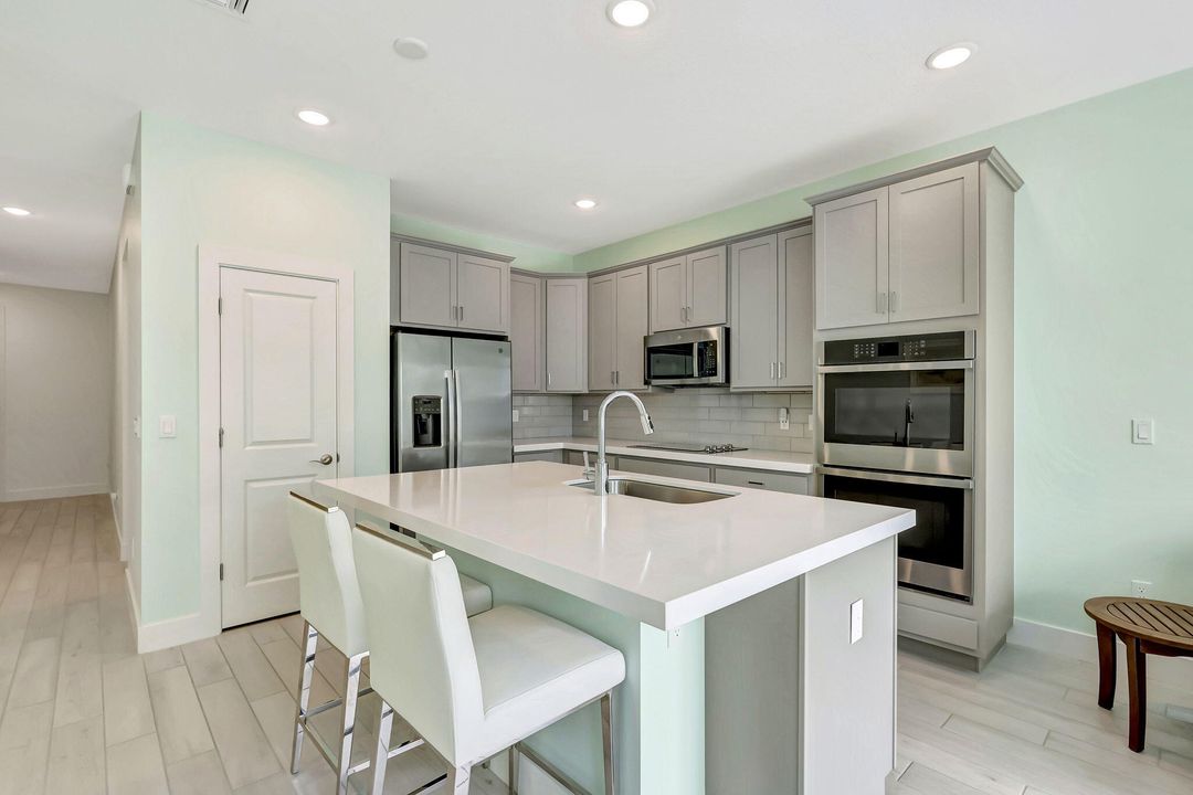 На продажу: $429,000 (3 спален, 2 ванн, 1663 Квадратных фут)