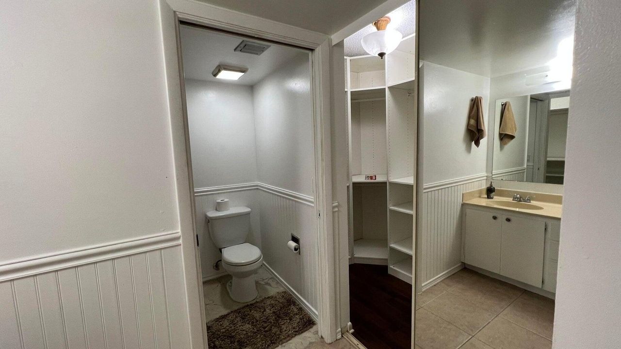 For Sale: $285,000 (2 beds, 2 baths, 1385 Square Feet)