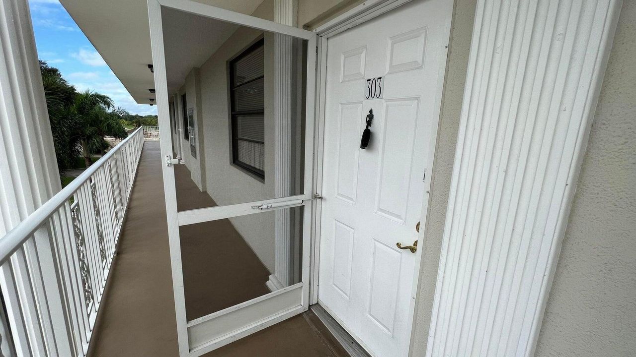 For Sale: $285,000 (2 beds, 2 baths, 1385 Square Feet)