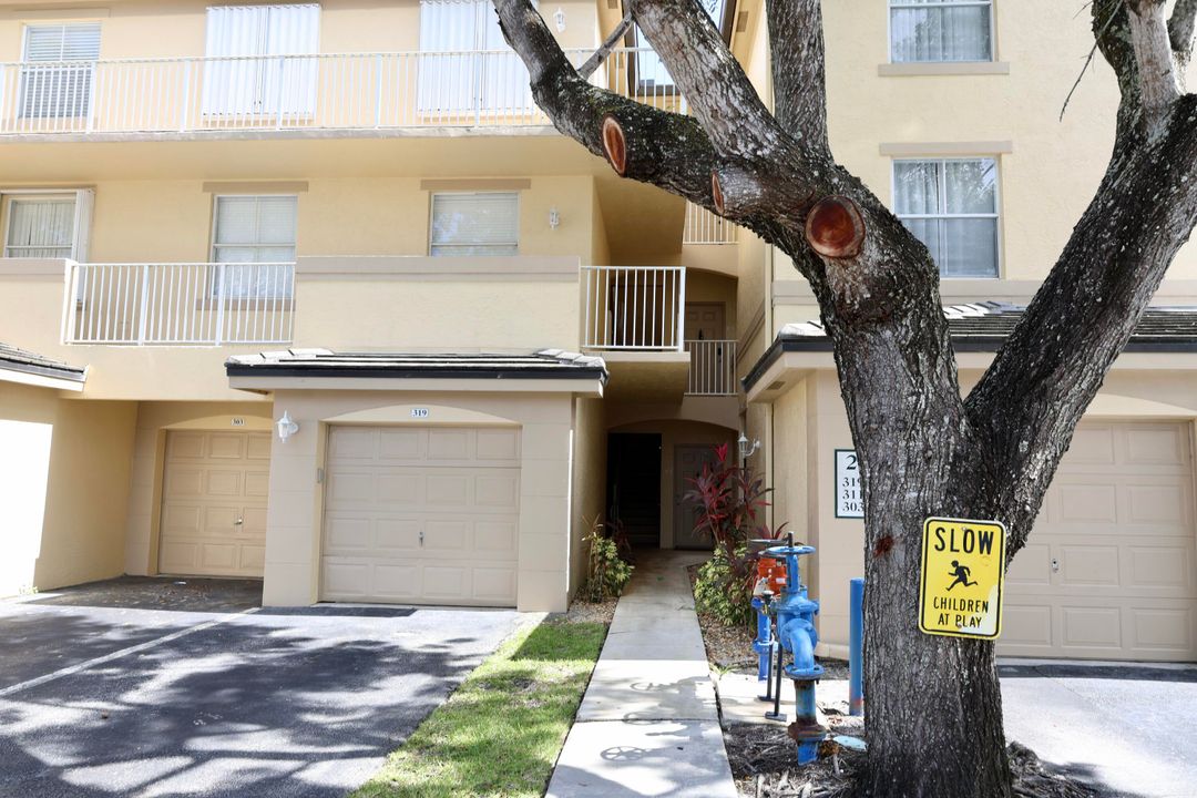 Под контрактом: $6,000 (3 спален, 2 ванн, 1200 Квадратных фут)