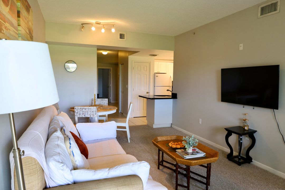 Под контрактом: $6,000 (3 спален, 2 ванн, 1200 Квадратных фут)