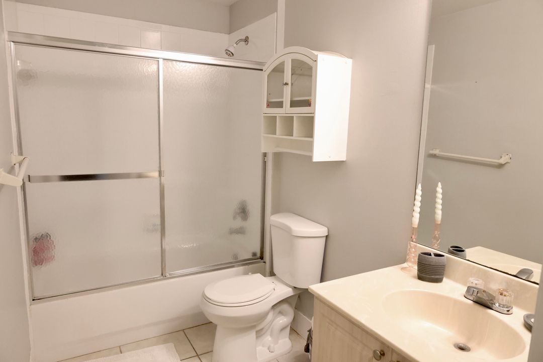 Под контрактом: $6,000 (3 спален, 2 ванн, 1200 Квадратных фут)