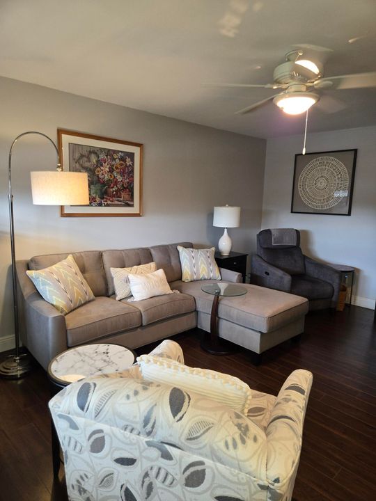 For Sale: $115,000 (2 beds, 1 baths, 798 Square Feet)