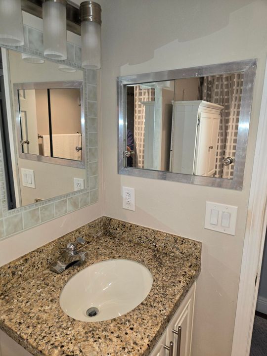 For Sale: $115,000 (2 beds, 1 baths, 798 Square Feet)