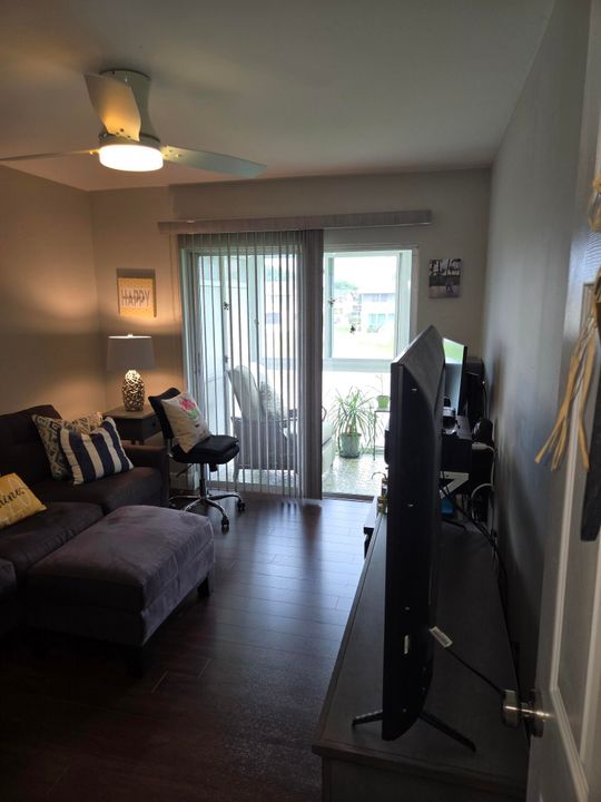 For Sale: $115,000 (2 beds, 1 baths, 798 Square Feet)