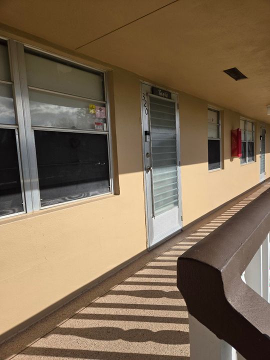 For Sale: $115,000 (2 beds, 1 baths, 798 Square Feet)