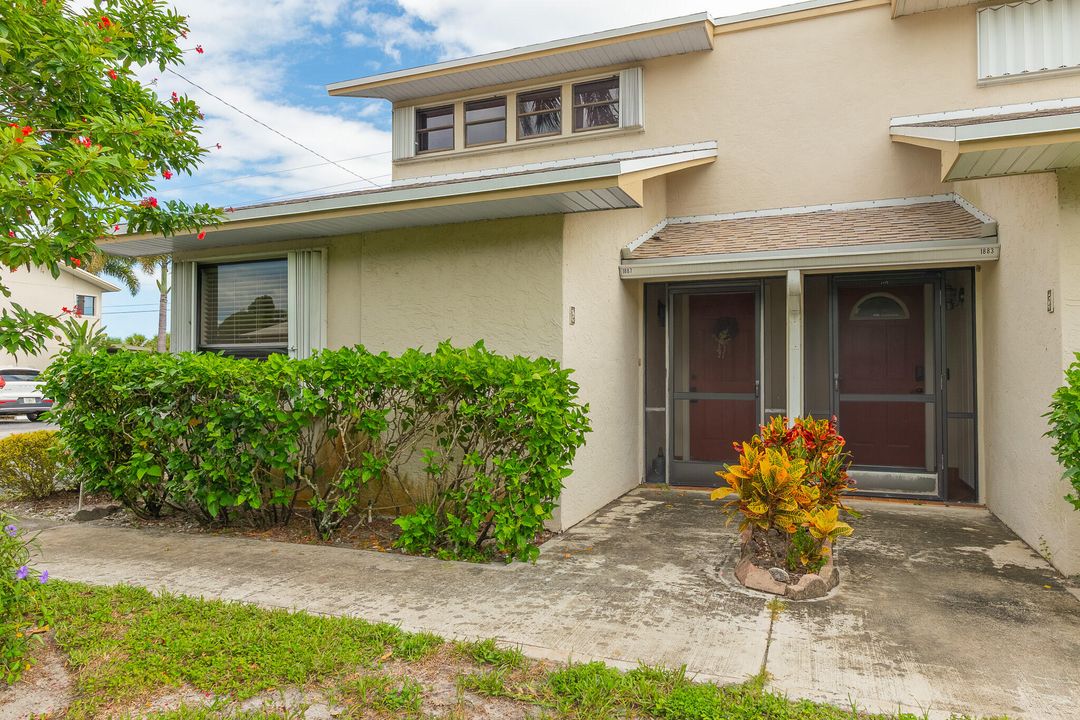 Active With Contract: $228,000 (2 beds, 2 baths, 1324 Square Feet)