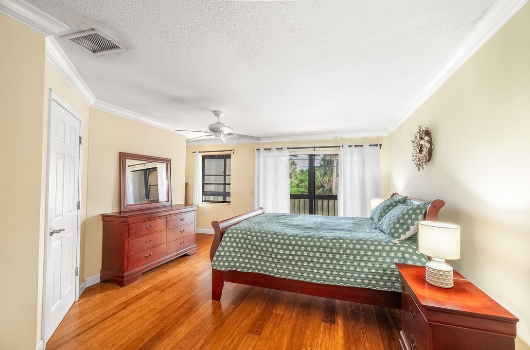 Active With Contract: $228,000 (2 beds, 2 baths, 1324 Square Feet)