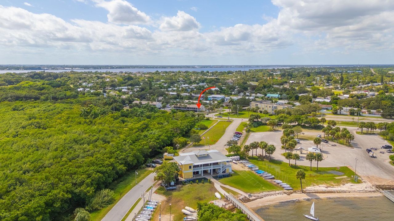 Active With Contract: $228,000 (2 beds, 2 baths, 1324 Square Feet)