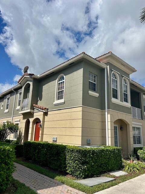 For Sale: $349,000 (3 beds, 2 baths, 1500 Square Feet)