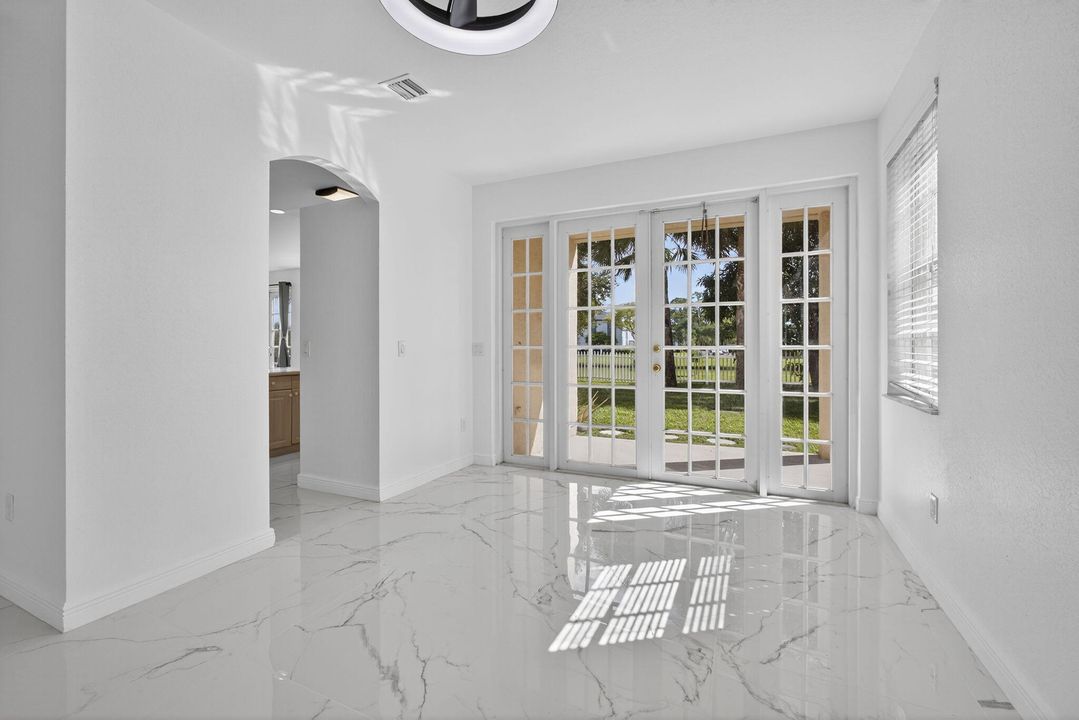 Под контрактом: $4,160 (5 спален, 2 ванн, 3038 Квадратных фут)