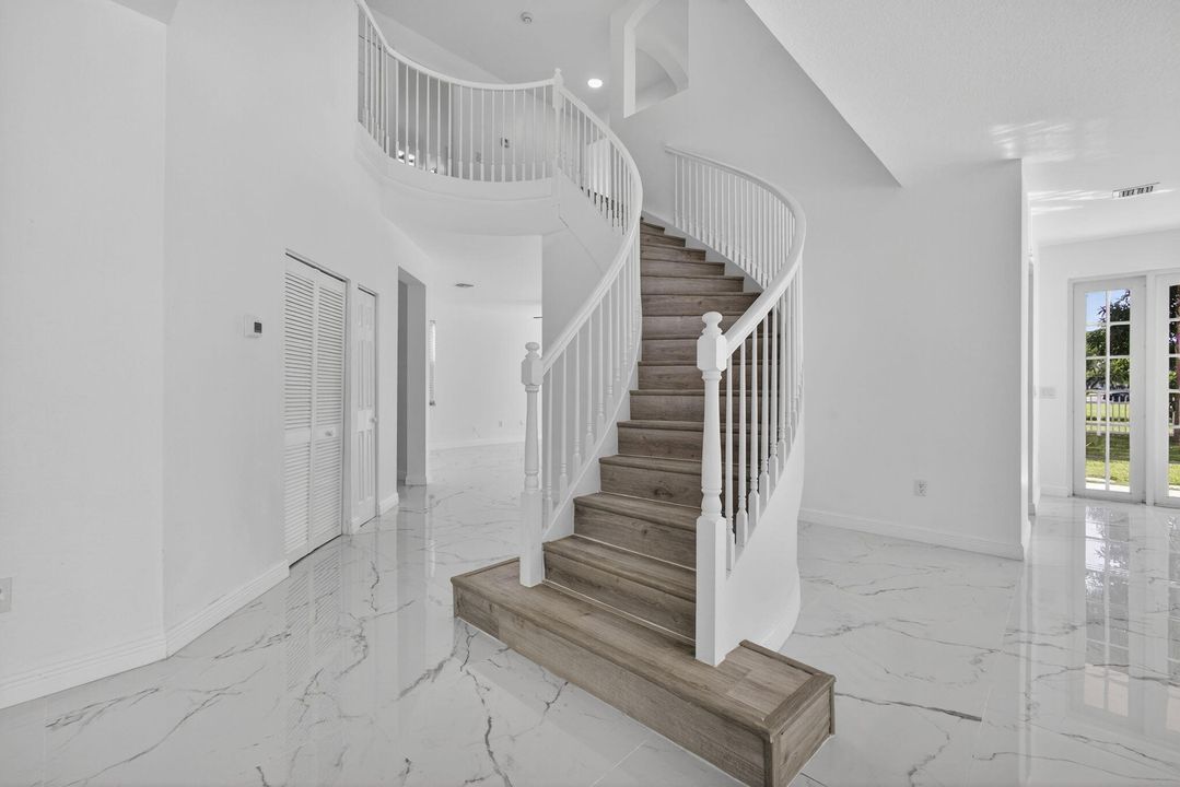 Под контрактом: $4,160 (5 спален, 2 ванн, 3038 Квадратных фут)