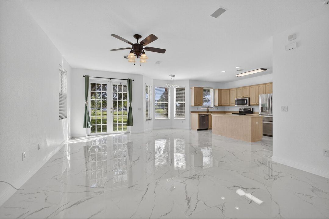 Под контрактом: $4,160 (5 спален, 2 ванн, 3038 Квадратных фут)