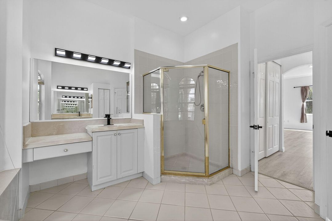 Под контрактом: $4,160 (5 спален, 2 ванн, 3038 Квадратных фут)