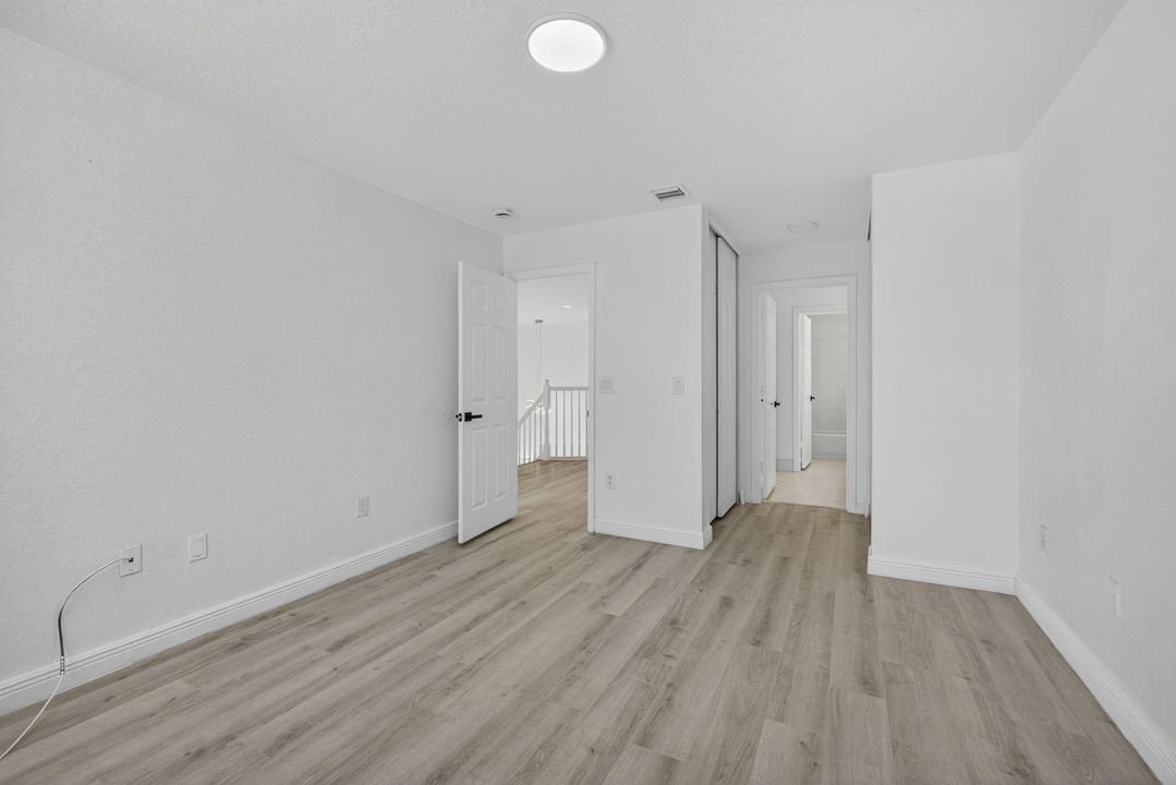 Под контрактом: $4,160 (5 спален, 2 ванн, 3038 Квадратных фут)