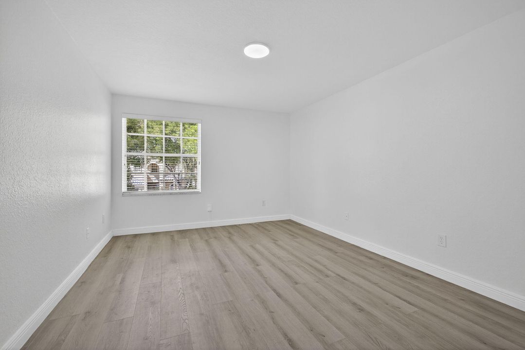 Под контрактом: $4,160 (5 спален, 2 ванн, 3038 Квадратных фут)