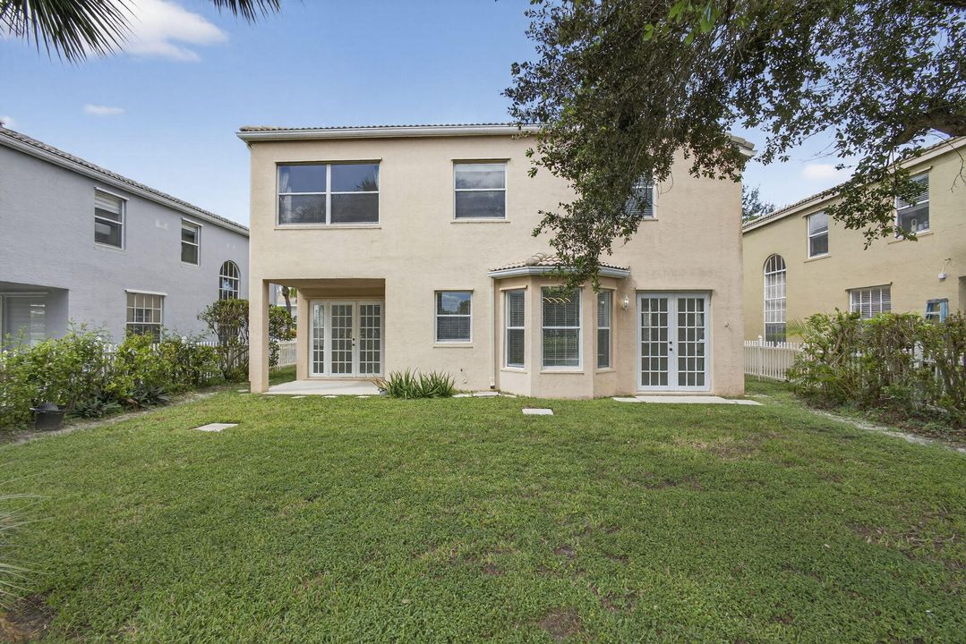 Под контрактом: $4,160 (5 спален, 2 ванн, 3038 Квадратных фут)