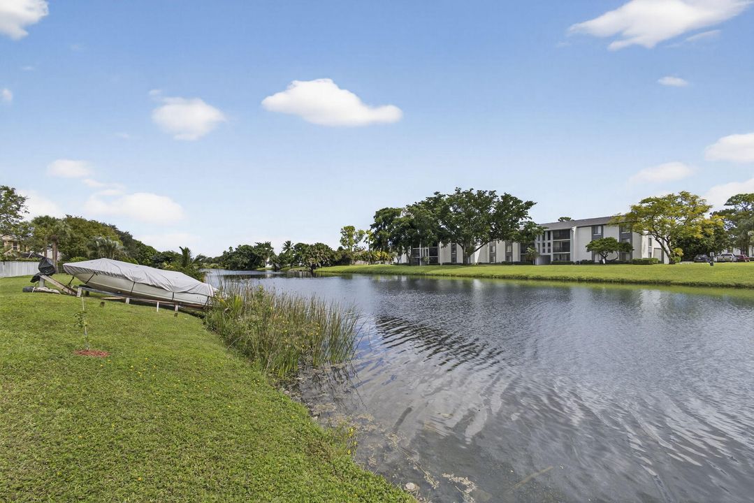 Под контрактом: $4,160 (5 спален, 2 ванн, 3038 Квадратных фут)