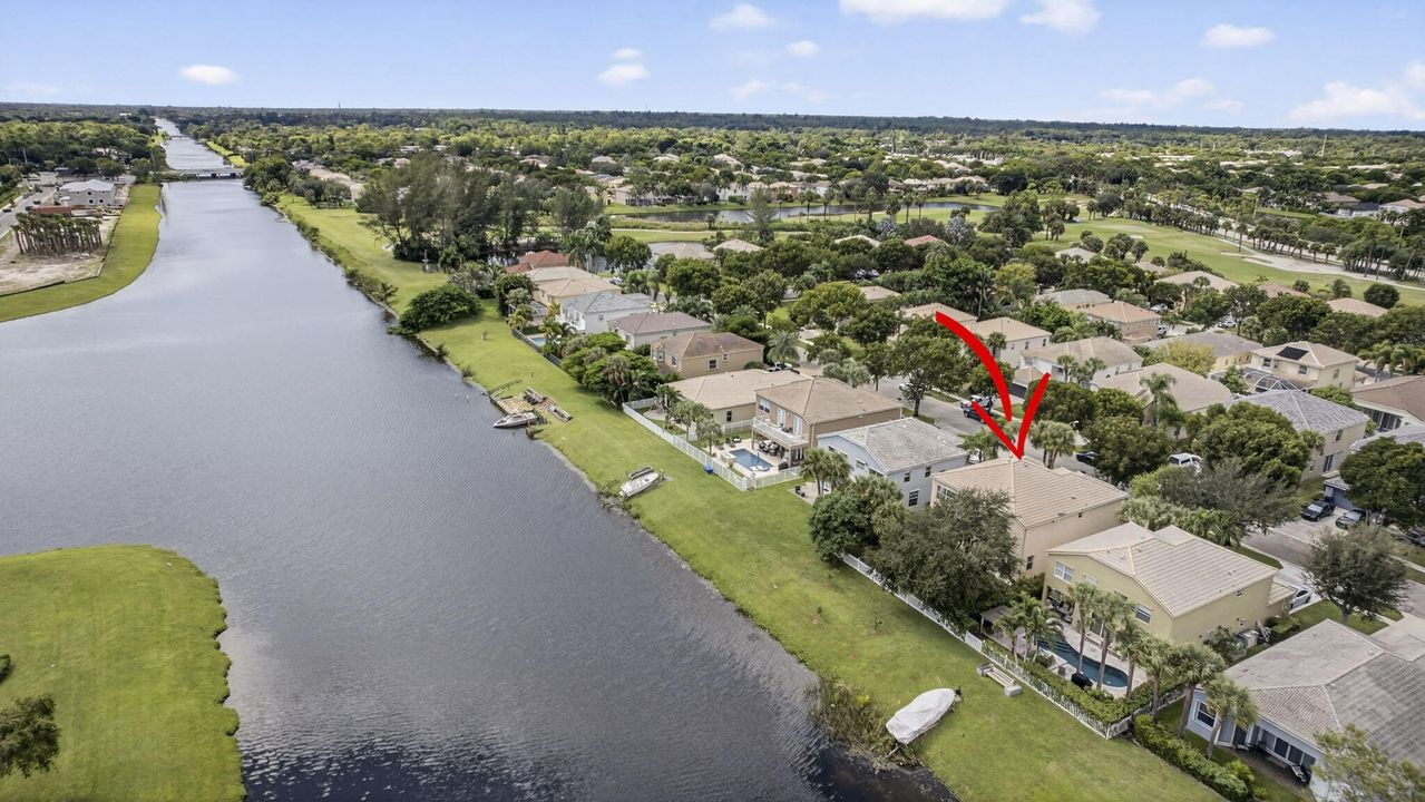 Под контрактом: $4,160 (5 спален, 2 ванн, 3038 Квадратных фут)