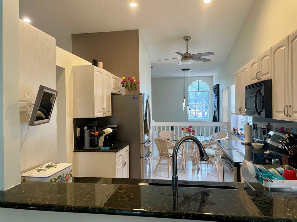 出租: $3,200 (2 贝兹, 2 浴室, 1822 平方英尺)