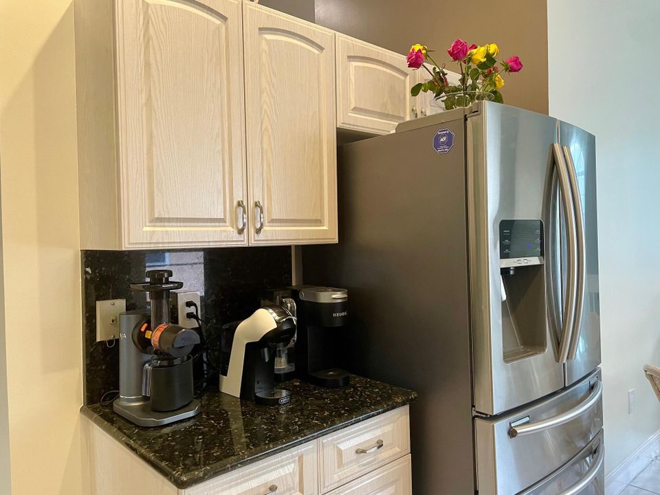 出租: $3,200 (2 贝兹, 2 浴室, 1822 平方英尺)