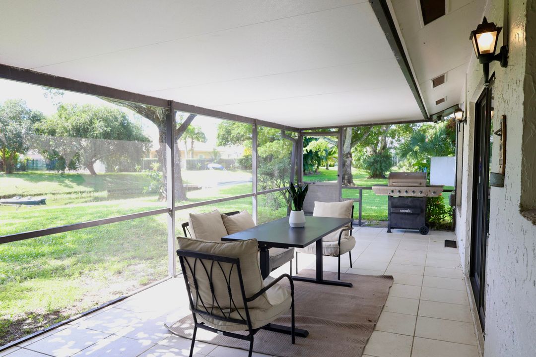 For Rent: $4,500 (2 beds, 1 baths, 907 Square Feet)