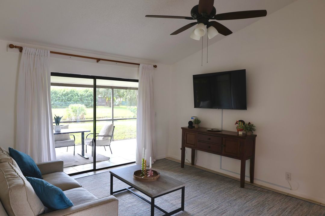 For Rent: $4,500 (2 beds, 1 baths, 907 Square Feet)