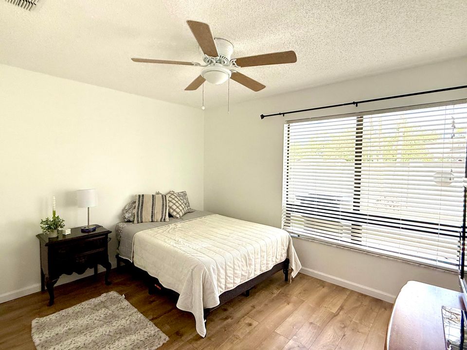 For Rent: $4,500 (2 beds, 1 baths, 907 Square Feet)