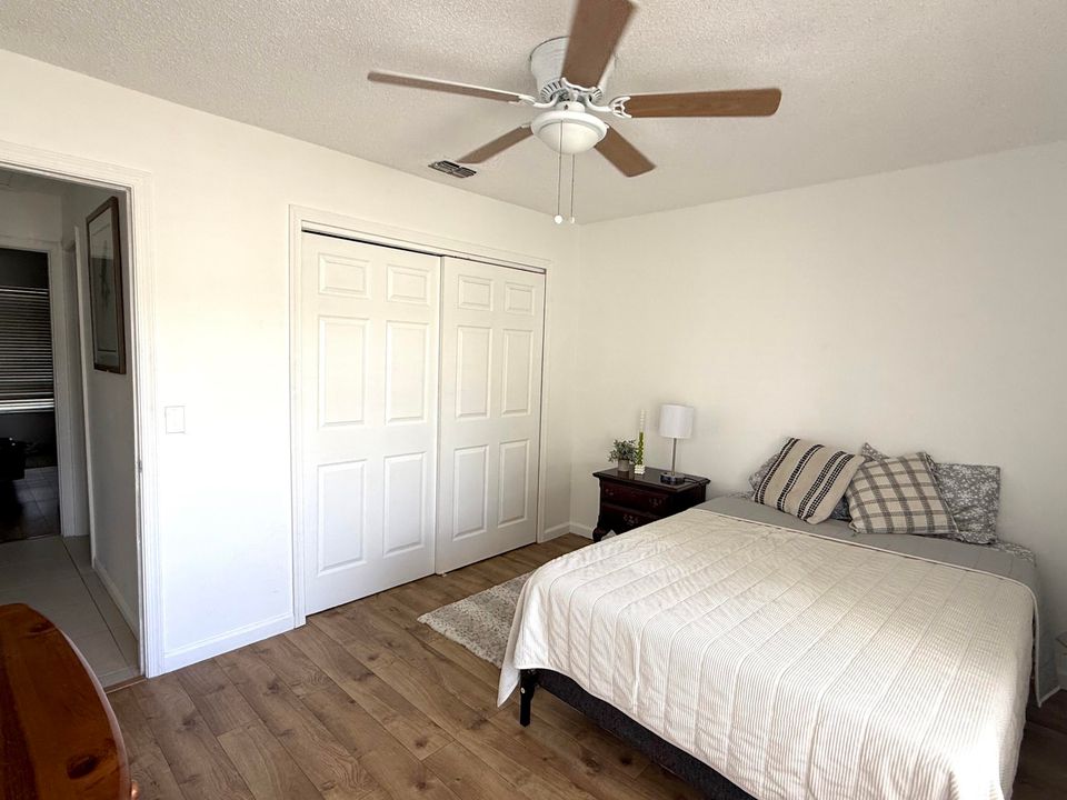 For Rent: $4,500 (2 beds, 1 baths, 907 Square Feet)