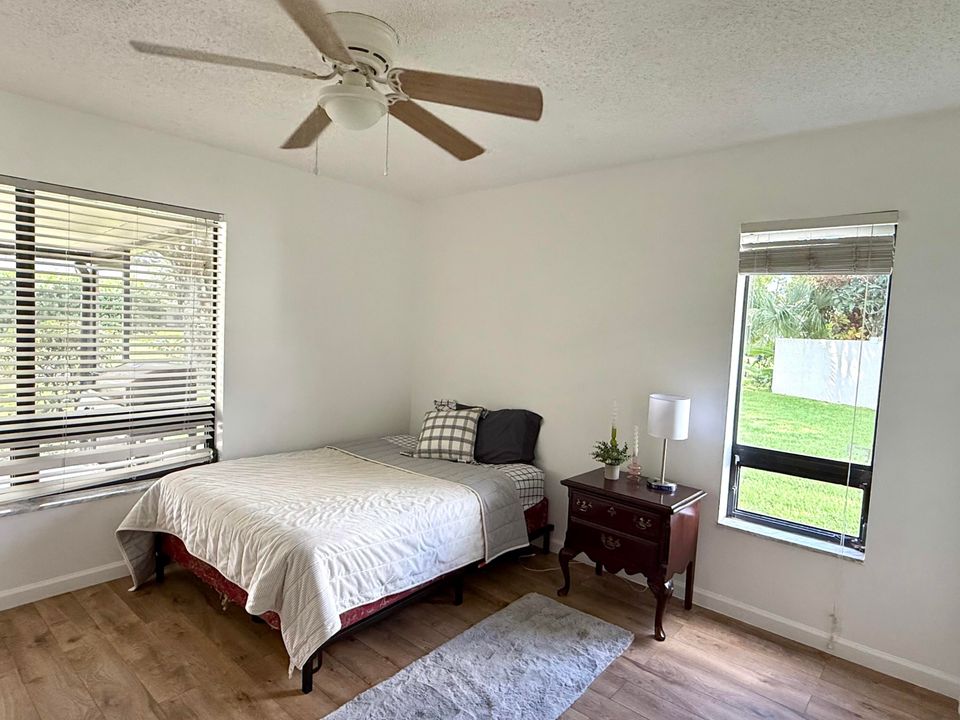 For Rent: $4,500 (2 beds, 1 baths, 907 Square Feet)