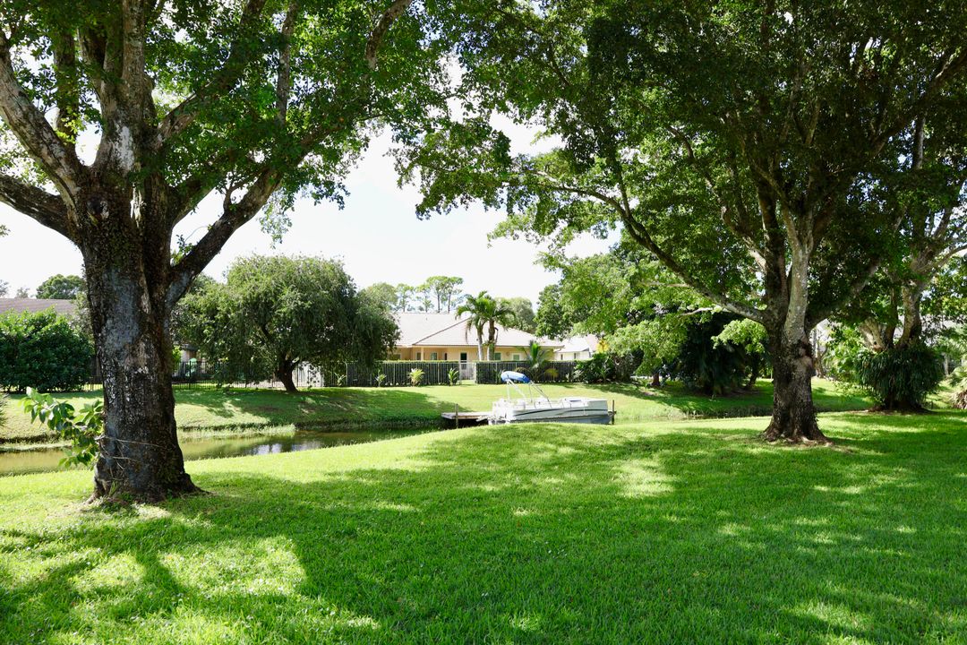 For Rent: $4,500 (2 beds, 1 baths, 907 Square Feet)