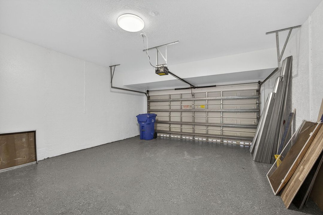 Под контрактом: $4,160 (5 спален, 2 ванн, 3038 Квадратных фут)