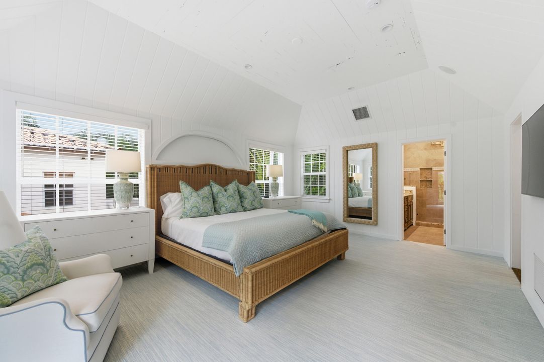 Active With Contract: $11,700,000 (4 beds, 4 baths, 3207 Square Feet)