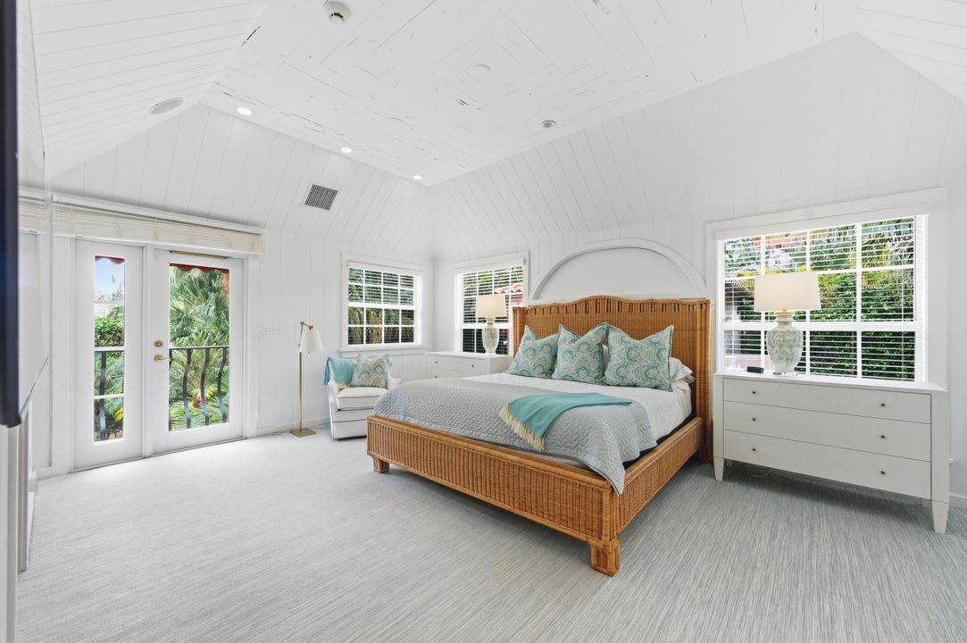 Active With Contract: $11,700,000 (4 beds, 4 baths, 3207 Square Feet)